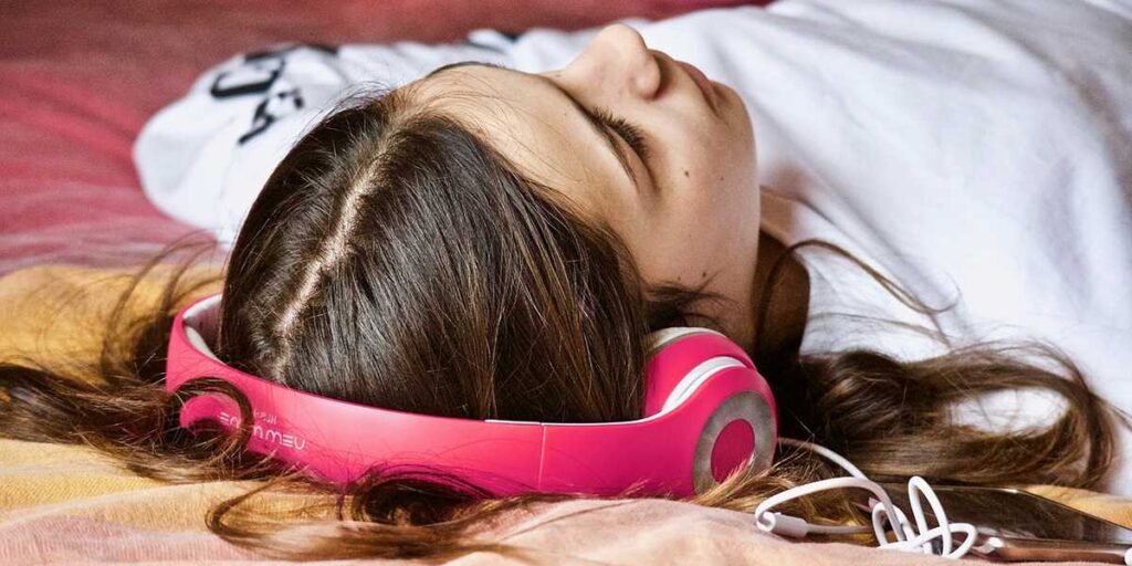 Study Confirms Listening to Music Can Improve Insomnia